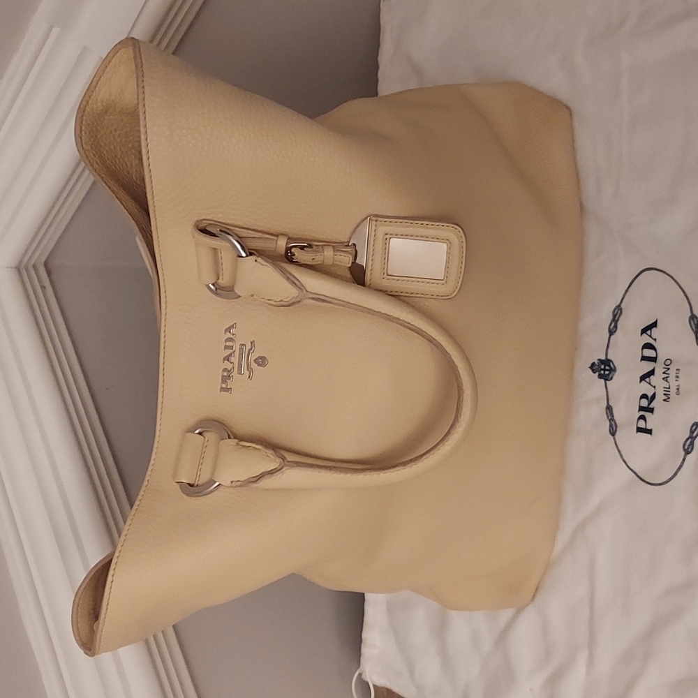 💕STUNNING💕PRADA LEATHER LAPTOP BUCKET BAG